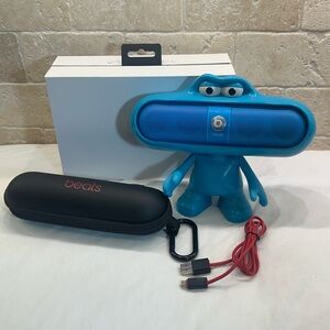 Beats by Dre. Pill Bluetooth Speaker NEON BLUE + Dude stand